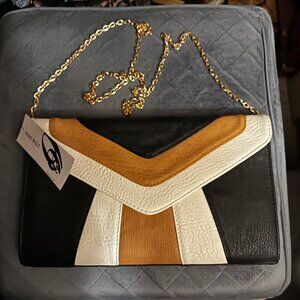1980s Nine West Leather Clutch w/detachable Gold Metal Chain Shoulder Strap
